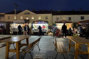 15.12.2023. Końskie. Jarmark bożonarodzeniowy / Fot. Magdalena Galas-Klusek - Radio Kielce