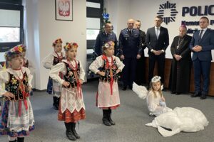 15.12.2023. Sandomierz. Spotkanie opłatkowe w Komendzie Powiatowej Policji / Fot. Grażyna Szlęzak - Radio Kielce