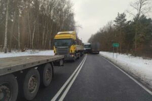 01.12.2023. Ossala. Zderzenie czterech ciężarówek / Fot. PSP Staszów