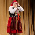 Łucja Wiśniewska z Nowego Bostowa w gminie Pawłów z opowieścią „O Babie Jadze” / Fot. Marzena Smoręda - Radio Kielce