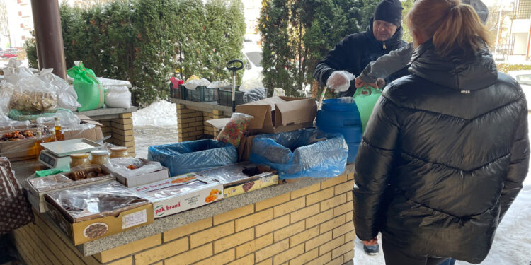 Ceny warzyw i owoców na targu w Sandomierzu - Radio Kielce Ceny warzyw i owoców na targu w Sandomierzu - Radio Kielce