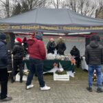 17.12.2023. Staszów. Ubieranie choinki / Fot. Grażyna - Szlęzak - Radio Kielce