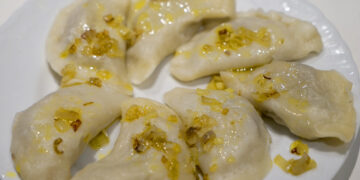 Zalewajka, pierogi, wędzonki i placki ziemniaczane przebojowe w kuchni świętokrzyskiej