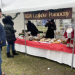 17.12.2023. Staszów. Ubieranie choinki / Fot. Grażyna - Szlęzak - Radio Kielce