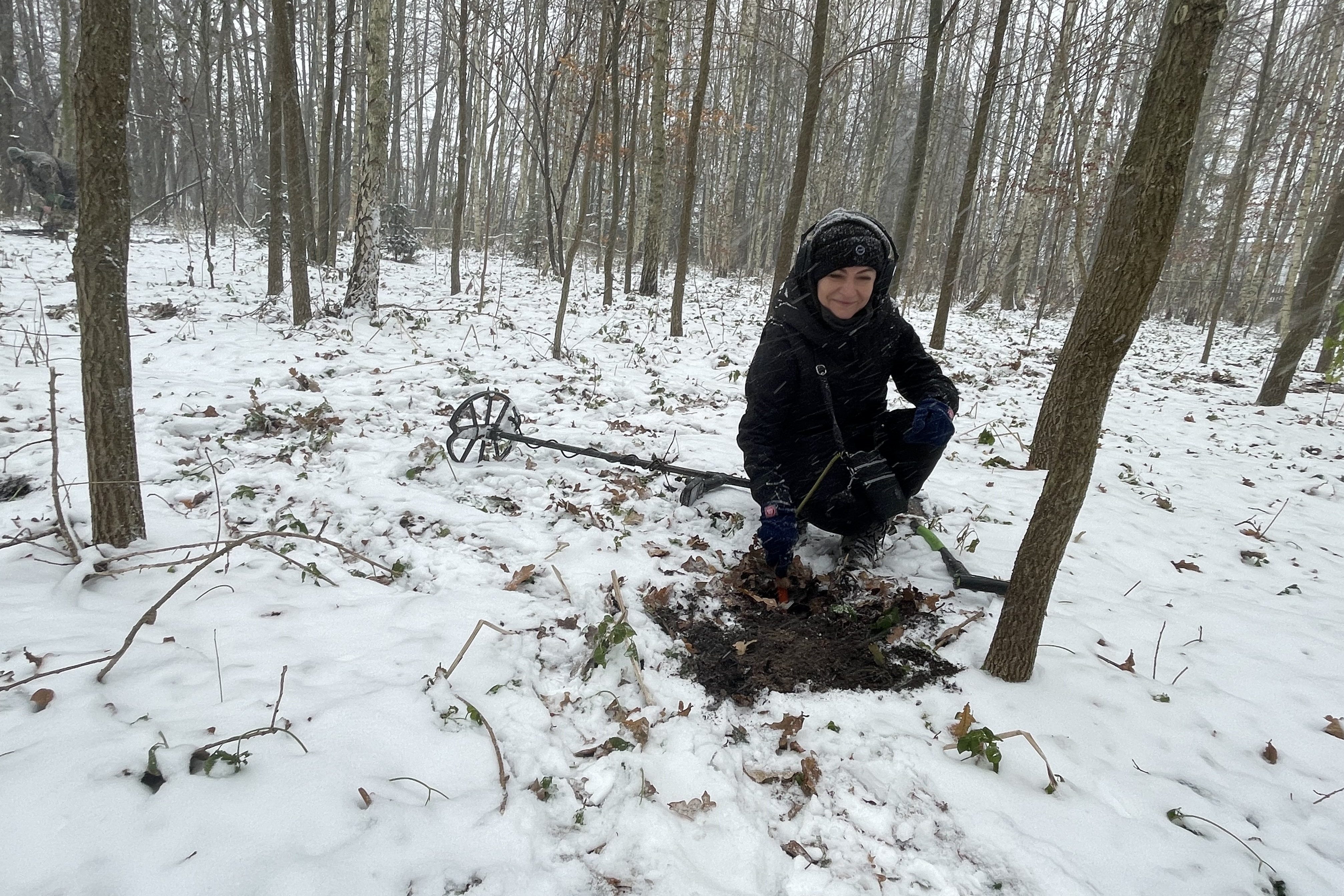Sakiewka pełna srebrnych monet. przez cały czas szukają jednak zaginionego sztandaru