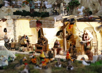 25.12.2023. Radom. Ruchoma szopka w kościele bernardynów. / Fot. Wiktor Taszłow - Radio Kielce