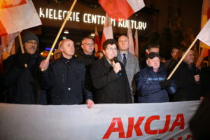 20.12.2023. Kielce. Protest przed siedzibą TVP3 Kielce. / Fot. Wiktor Taszłow - Radio Kielce