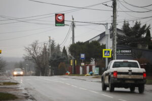 21.12.2023. Kielce. Radarowy wyświetlacz prędkości / Fot. Wiktor Taszłow - Radio Kielce