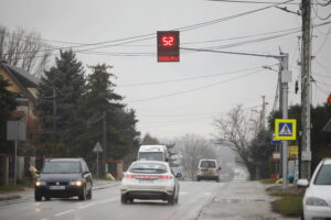 Na ulicy Piekoszowskiej pojawił się radar mierzący prędkość