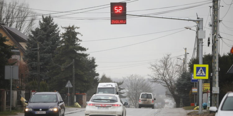 Na ulicy Piekoszowskiej pojawił się radar mierzący prędkość