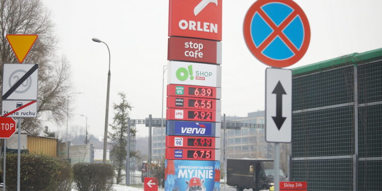 Dalsze obniżki cen paliw na stacjach