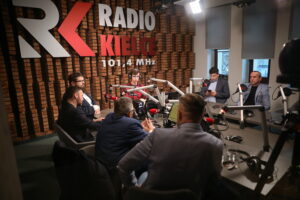 04.12.2023. Studio Polityczne Radia Kielce. / Fot. Wiktor Taszłow - Radio Kielce