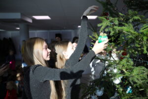 Kielczanie przystroili świąteczne drzewko - Radio Kielce