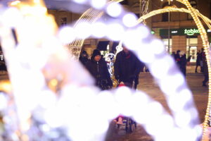 06.12.2023. Kielce. Rozświetlenie choinki i świątecznych ozdób. / Fot. Wiktor Taszłow - Radio Kielce