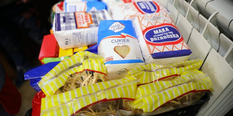 Polacy robią zapasy w obawie o drożyznę. Jest też jeszcze jeden powód