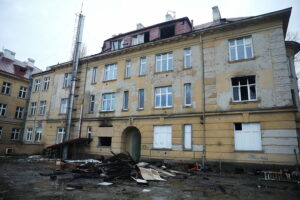 13.12.2023 Kielce. Pożar budynku dawnego szpitala MSWiA / Fot. Wiktor Taszłow - Radio Kielce