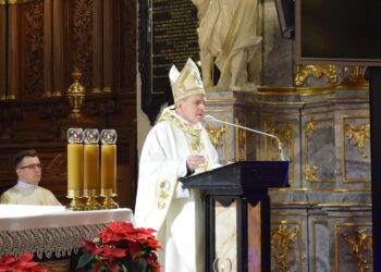 Biskup Krzysztof Nitkiewicz: narodziny Jezusa dają wielką nadzieję na to, że uleczony zostanie brak miłości