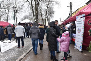 10.12.2023 Radoszyce. I Jarmark Bożonarodzeniowy / Fot. Magdalena Galas-Klusek - Radio Kielce