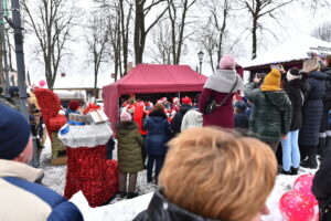 10.12.2023 Radoszyce. I Jarmark Bożonarodzeniowy / Fot. Magdalena Galas-Klusek - Radio Kielce