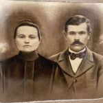 12.12.2023. Końskie. Unikatowe fotografie błogosławionego ks. Kazimierza Sykulskiego w zbiorach Biblioteki Publicznej w Końskich / Fot. Magdalena Galas-Klusek - Radio Kielce