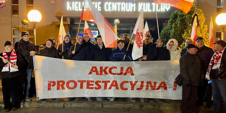 Kielce. Protest w obronie TVP