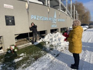 05.12.2023. Sandomierz. Rocznica urodzin Marszałka Józefa Piłsudskiego. Na zdjęciu: Grażyna Szklarska - członek zarządu powiatu sandomierskiego. / Fot. Grażyna Szlęzak - Radio Kielce