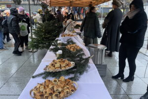 20.12.2023. Sandomierz. Wigilia miejska. / Fot. Grażyna Szlęzak - Radio Kielce