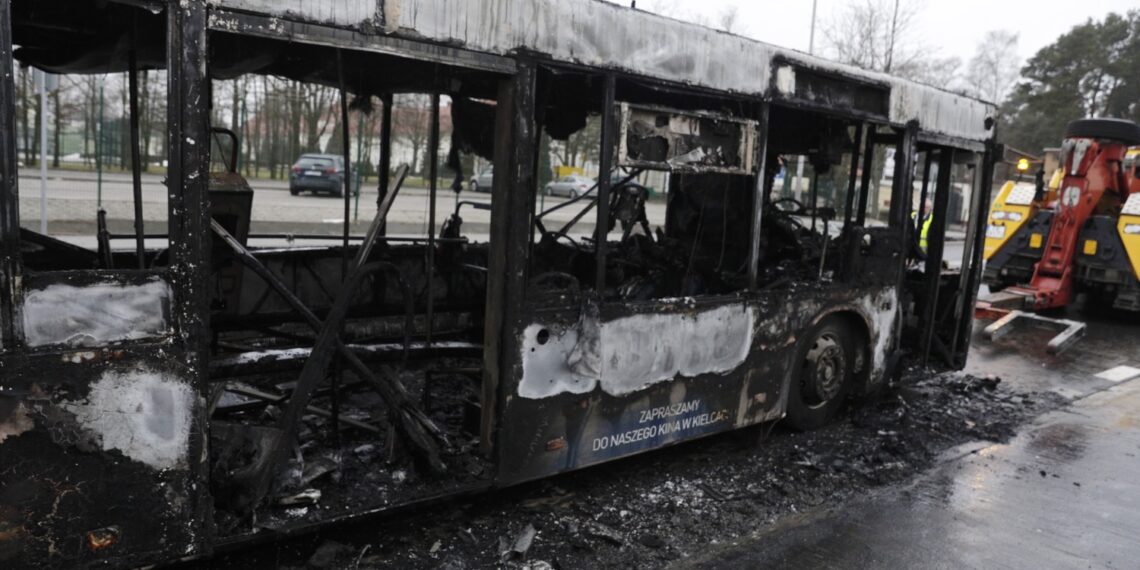 17.12.2023. Kielce. Pożar autobusu. / Fot. Jarosław Kubalski - Radio Kielce