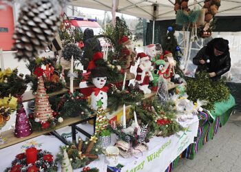 Jarmarki bożonarodzeniowe w Polsce - kilkaset lat tradycji i nowe wyzwania - Radio Kielce 17.12.2023. Piekoszów. Jarmark Bożonarodzeniowy. / Fot. Jarosław Kubalski - Radio Kielce