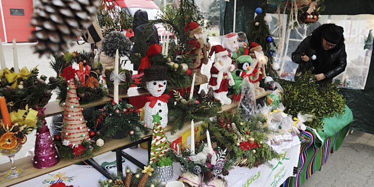 Jarmarki bożonarodzeniowe w Polsce - kilkaset lat tradycji i nowe wyzwania - Radio Kielce 17.12.2023. Piekoszów. Jarmark Bożonarodzeniowy. / Fot. Jarosław Kubalski - Radio Kielce