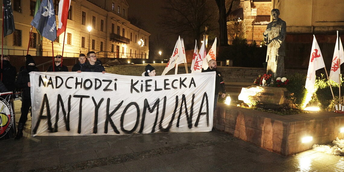 13.12.2023 Kielce. Uroczystości pod pomnikiem księdza Jerzego Popiełuszki w rocznicę wprowadzenia stanu wojennego / Fot. Jarosław Kubalski - Radio Kielce