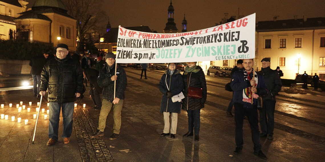 13.12.2023 Kielce. Uroczystości pod pomnikiem księdza Jerzego Popiełuszki w rocznicę wprowadzenia stanu wojennego / Fot. Jarosław Kubalski - Radio Kielce