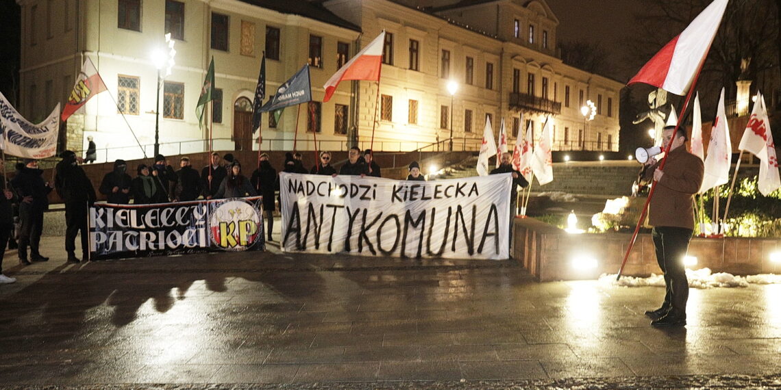 13.12.2023 Kielce. Uroczystości pod pomnikiem księdza Jerzego Popiełuszki w rocznicę wprowadzenia stanu wojennego / Fot. Jarosław Kubalski - Radio Kielce