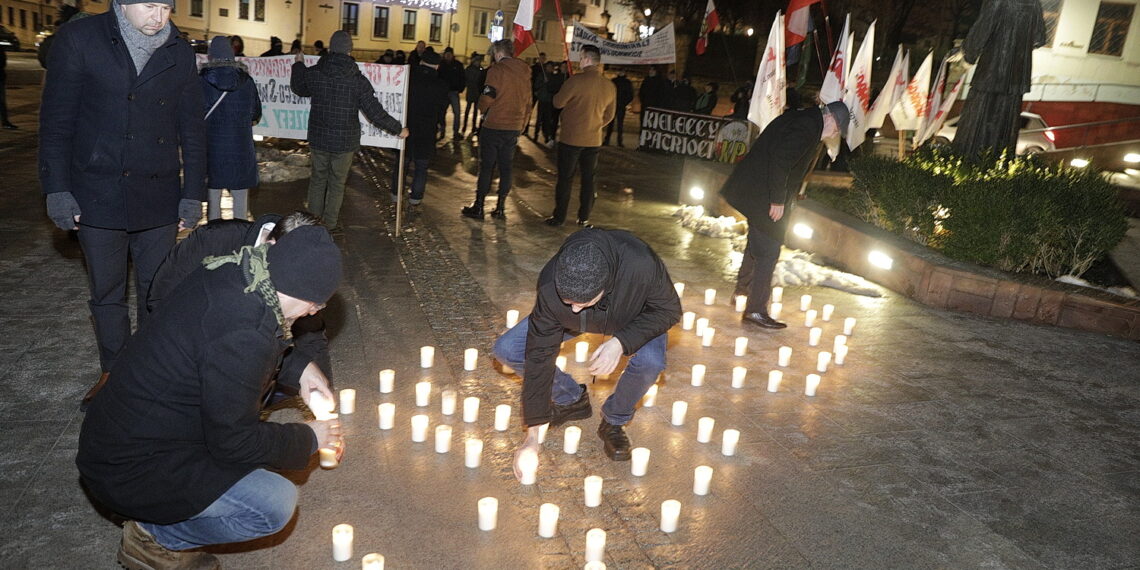 13.12.2023 Kielce. Uroczystości pod pomnikiem księdza Jerzego Popiełuszki w rocznicę wprowadzenia stanu wojennego / Fot. Jarosław Kubalski - Radio Kielce