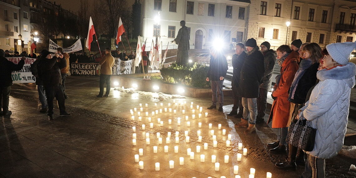 13.12.2023 Kielce. Uroczystości pod pomnikiem księdza Jerzego Popiełuszki w rocznicę wprowadzenia stanu wojennego / Fot. Jarosław Kubalski - Radio Kielce