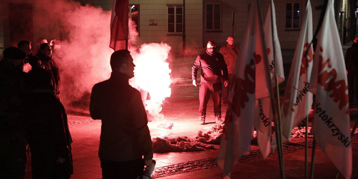 13.12.2023 Kielce. Uroczystości pod pomnikiem księdza Jerzego Popiełuszki w rocznicę wprowadzenia stanu wojennego / Fot. Jarosław Kubalski - Radio Kielce