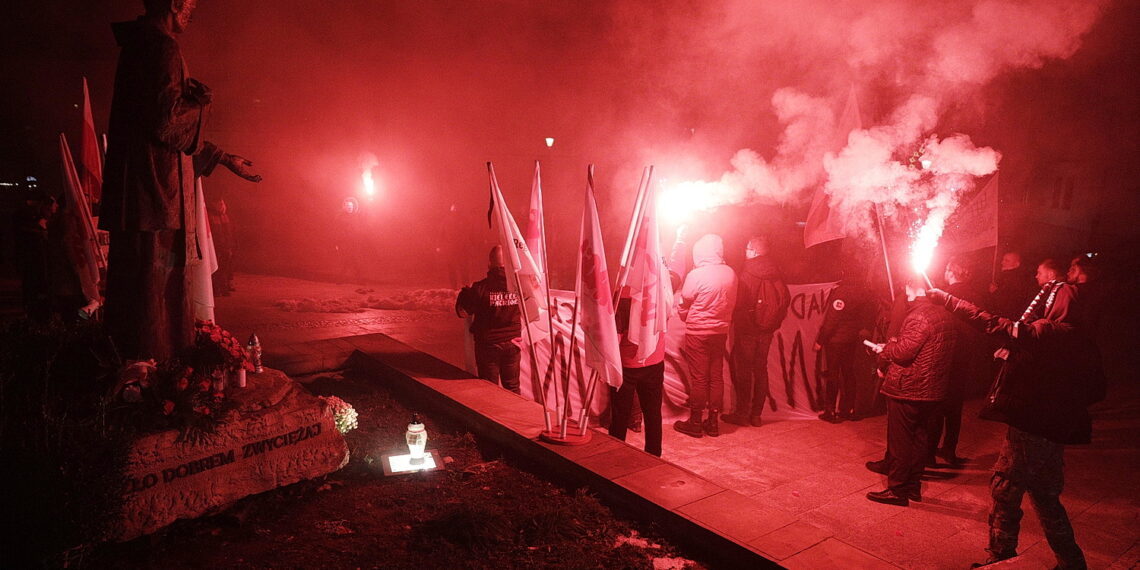 13.12.2023 Kielce. Uroczystości pod pomnikiem księdza Jerzego Popiełuszki w rocznicę wprowadzenia stanu wojennego / Fot. Jarosław Kubalski - Radio Kielce