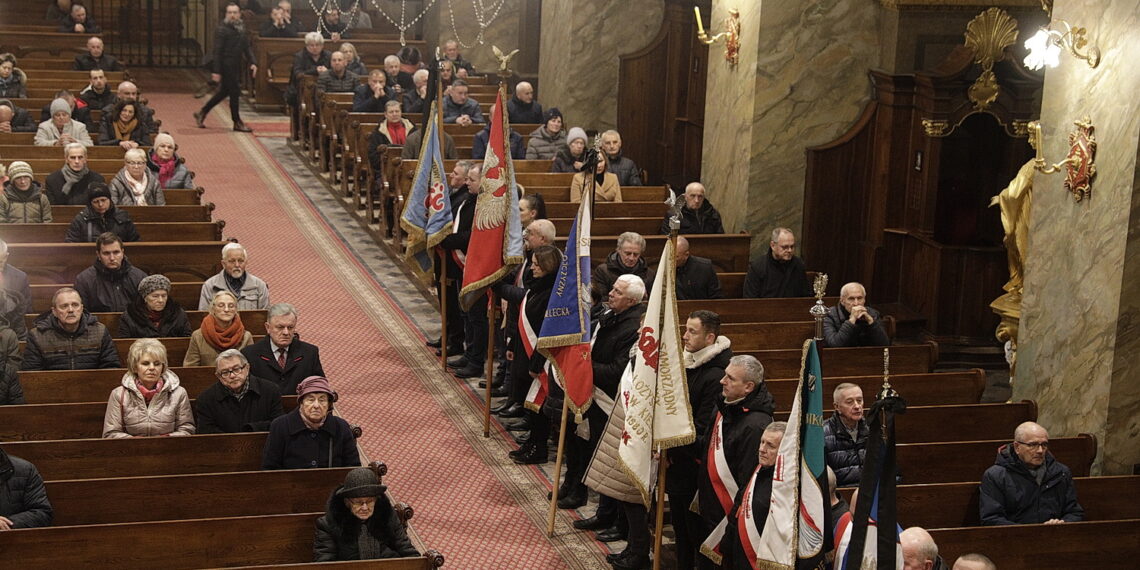 13.12.2023 Kielce. Katedra. Msza w rocznicę wprowadzenia stanu wojennego / Fot. Jarosław Kubalski - Radio Kielce