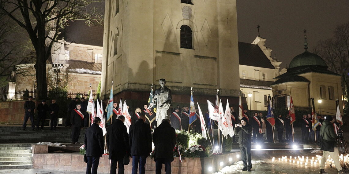 13.12.2023 Kielce. Uroczystości pod pomnikiem księdza Jerzego Popiełuszki w rocznicę wprowadzenia stanu wojennego / Fot. Jarosław Kubalski - Radio Kielce