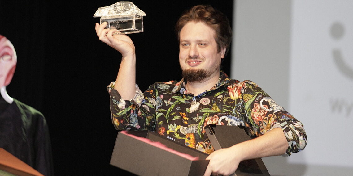 28.12.2023 Kielce. Teatr Lalki i Aktora "Kubuś. Gala 2. Plebiscytu Publiczności "Wystrzałowy Kubuś!”. Na zdjęciu reżyser Robert Traczyk / Fot. Jarosław Kubalski - Radio Kielce