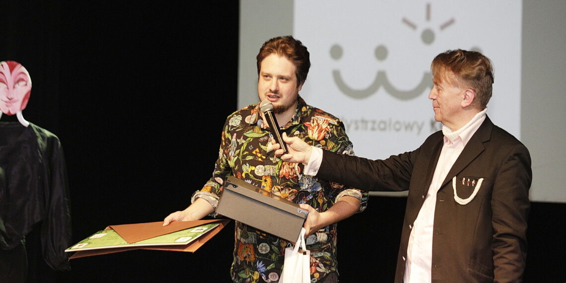 28.12.2023 Kielce. Teatr Lalki i Aktora "Kubuś. Gala 2. Plebiscytu Publiczności "Wystrzałowy Kubuś!”. Na zdjęciu od lewej: reżyser Robert Traczyk i dyrektor teatru Piotr-Bogusław Jędrzejczak / Fot. Jarosław Kubalski - Radio Kielce