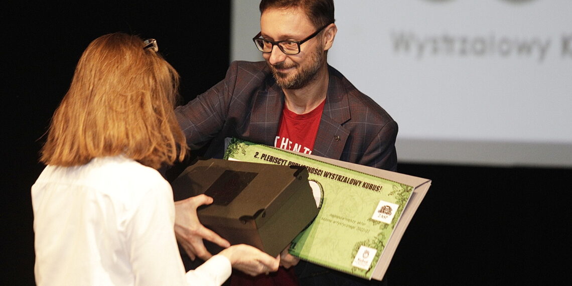 28.12.2023 Kielce. Teatr Lalki i Aktora "Kubuś. Gala 2. Plebiscytu Publiczności "Wystrzałowy Kubuś!”. Na zdjęciu aktor Michał Olszewski / Fot. Jarosław Kubalski - Radio Kielce