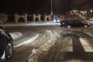 02.12.2023. Kielce. Trudne warunki na drogach / Fot. Jarosław Kubalski - Radio Kielce