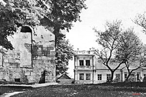 Węchadłów. Lata 1925-1930, Zbór Ariański (fragment po lewej) i dwór. / Źródło: fotopolska.eu