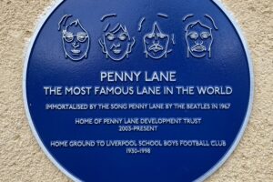 Muzyczne podóże. Liverpool. Blue plaque przy Penny Lane