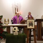 Pożegnano byłego trenera piłkarskiej reprezentacji Polski Wojciecha Łazarka - Radio Kielce 21.12.2023. Łódź. Uroczystości pogrzebowe byłego selekcjonera piłkarskiej reprezentacji Polski Wojciecha Łazarka na Cmentarzu Rzymskokatolickim Św. Rocha przy ul. Zgierskiej w Łodzi / Fot. Marian Zubrzycki - PAP
