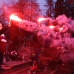 Pożegnano byłego trenera piłkarskiej reprezentacji Polski Wojciecha Łazarka - Radio Kielce 21.12.2023. Łódź. Uroczystości pogrzebowe byłego selekcjonera piłkarskiej reprezentacji Polski Wojciecha Łazarka na Cmentarzu Rzymskokatolickim Św. Rocha przy ul. Zgierskiej w Łodzi / Fot. Marian Zubrzycki - PAP