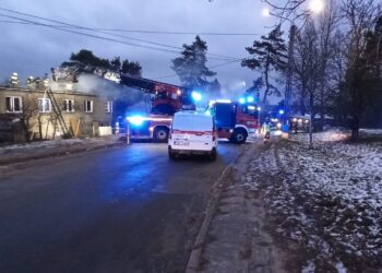 24.12.2023 Skarżysko-Kamienna. Pożar budynku socjalnego / Fot. Straż Pożarna