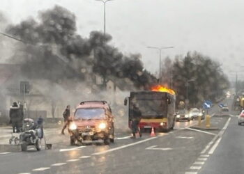 17.12.2023. Kielce. Pożar autobusu. / Fot. Marek Stefaniec - Radio Kielce