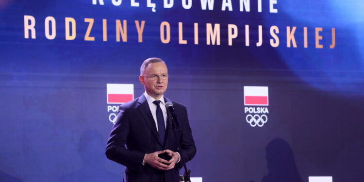 08.01.2024. Warszawa. Prezydent Andrzej Duda podczas wspólnego kolędowania z Polską Rodziną Olimpijską w Warszawie / Fot. Leszek Szymański - PAP